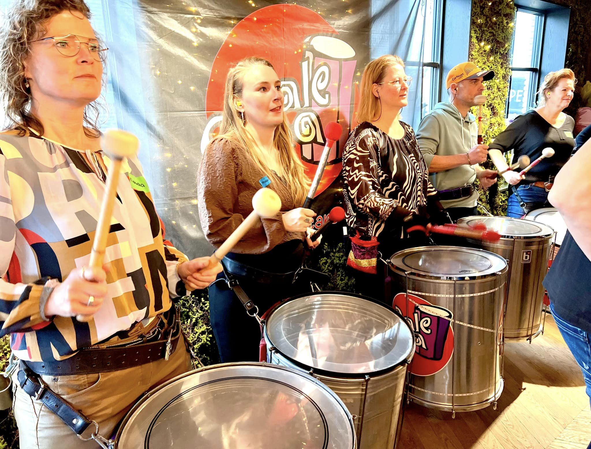 "Percussieworkshop in Amsterdam: Energiek en creatief groepsuitje in de stad