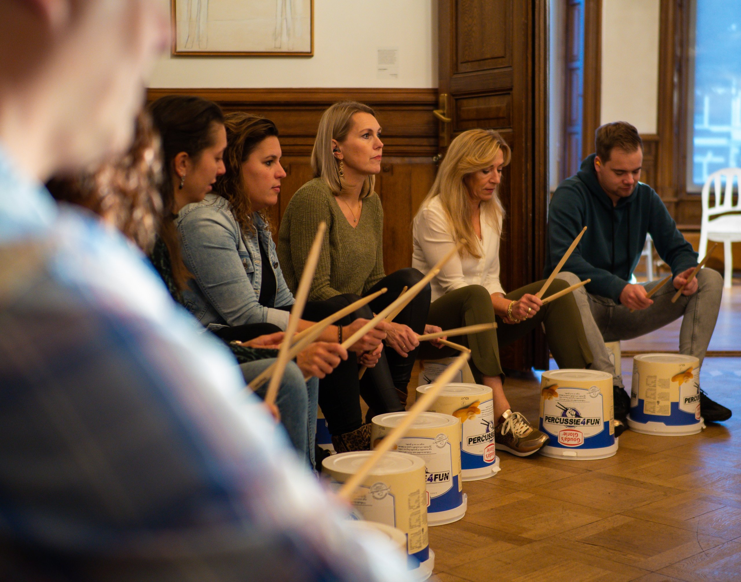 Flexibiliteit: Wij bieden workshops op maat, geschikt voor verschillende groepen en evenementen.